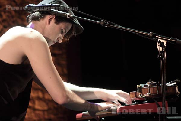 OWEN PALLETT - 2011-02-22 - PARIS - Cafe de la Danse - 